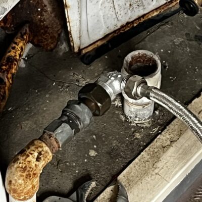 水道管にトレーサーガスを入れる
