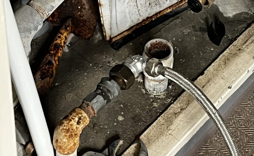 水道管にトレーサーガスを入れる