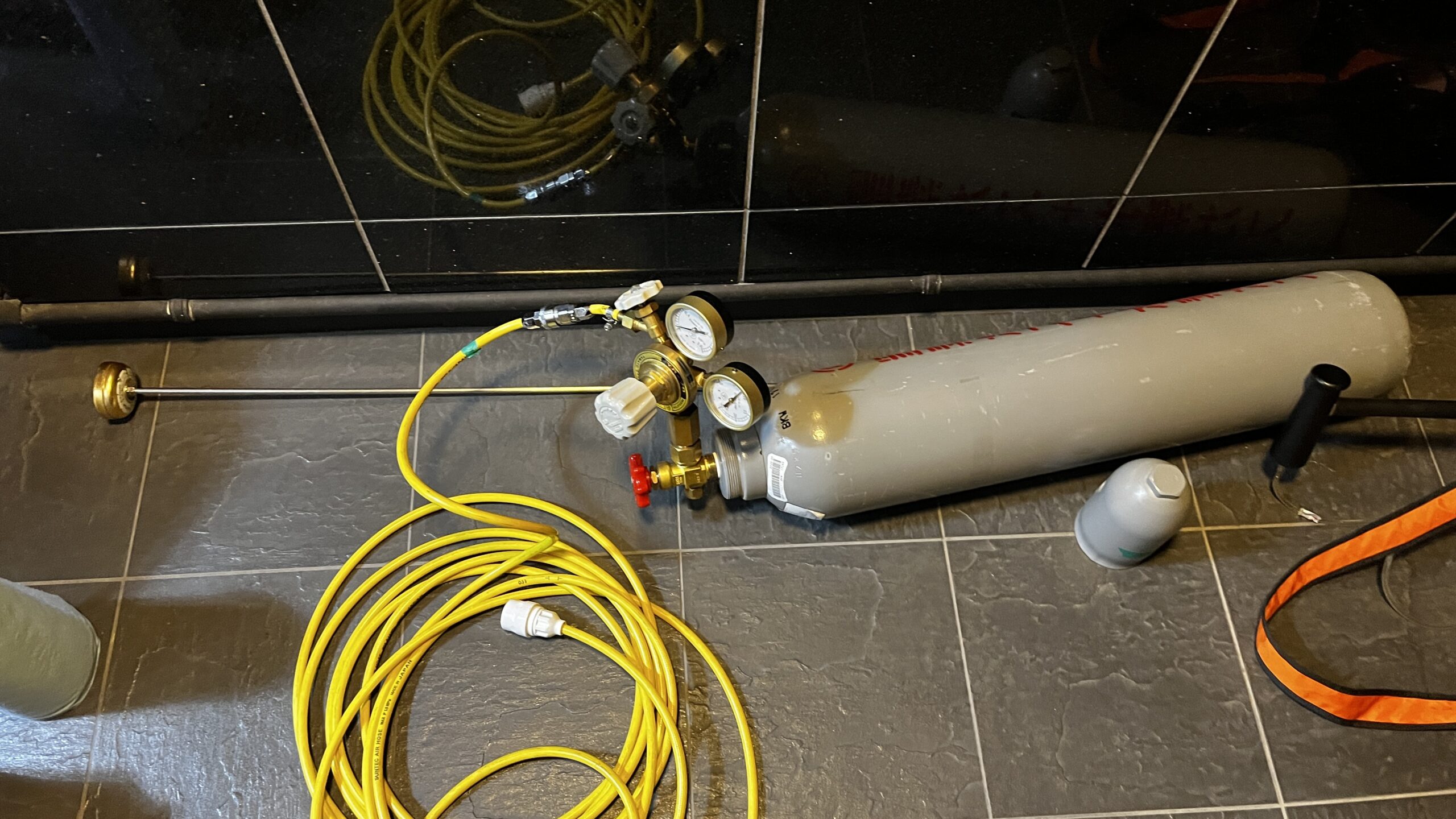 マンション漏水調査トレーサーガス