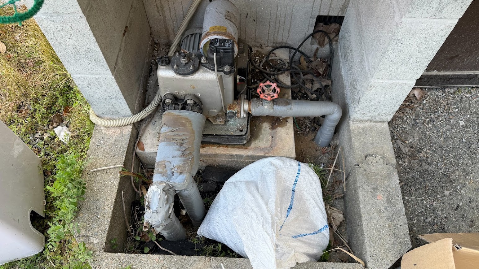 交換前の井戸ポンプ