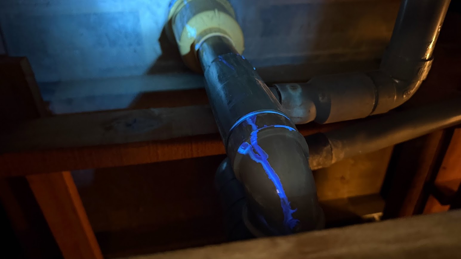 排水管からの水漏れ調査