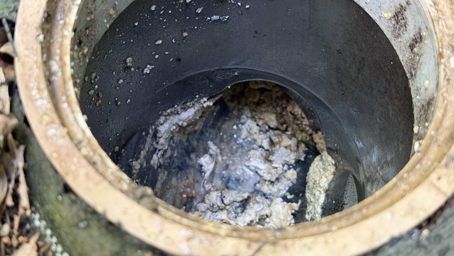 汚水管油のつまりで水が流れない 汚水管の詰まり
